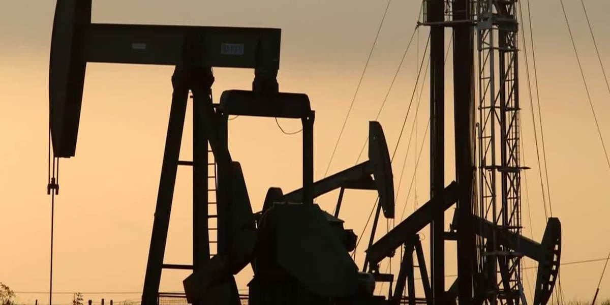 Bipartisan senators push Russia oil sanctions bill, honoring late Sen. Graham